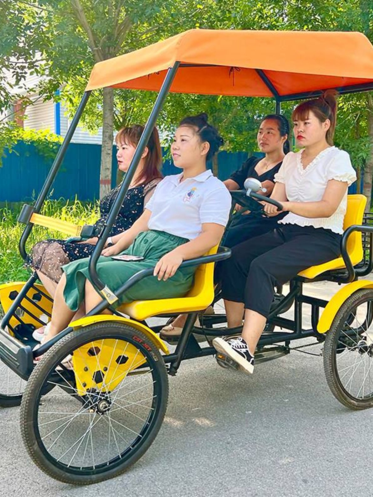 小巴士四轮双人自行车多人骑四人手刹脚踏车情侣景区旅游观光车