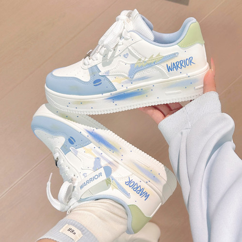 回力巨好看板鞋女2026
