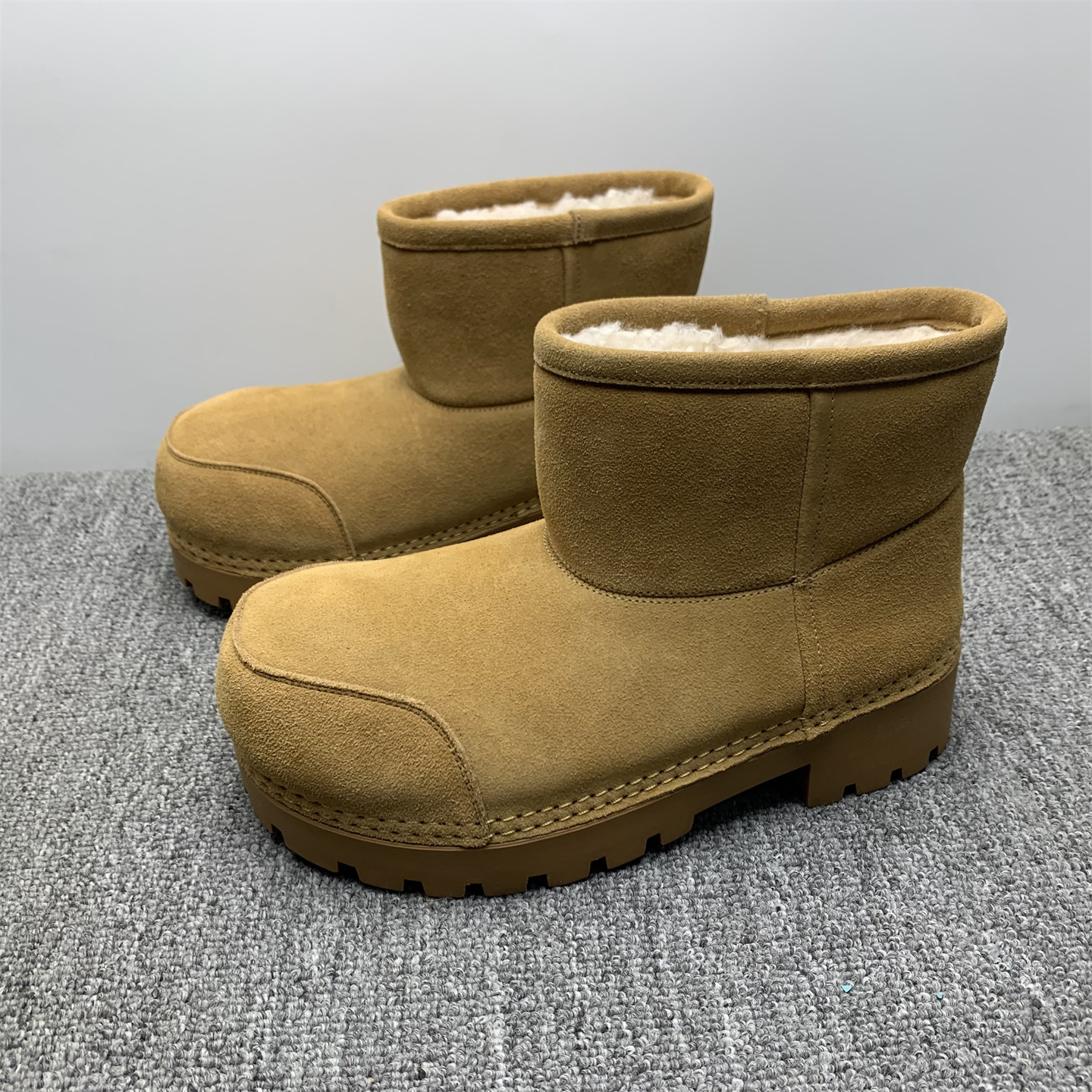 撤柜断码处理38码丑萌大头真皮雪地靴女2025冬季新款保暖加绒短靴
