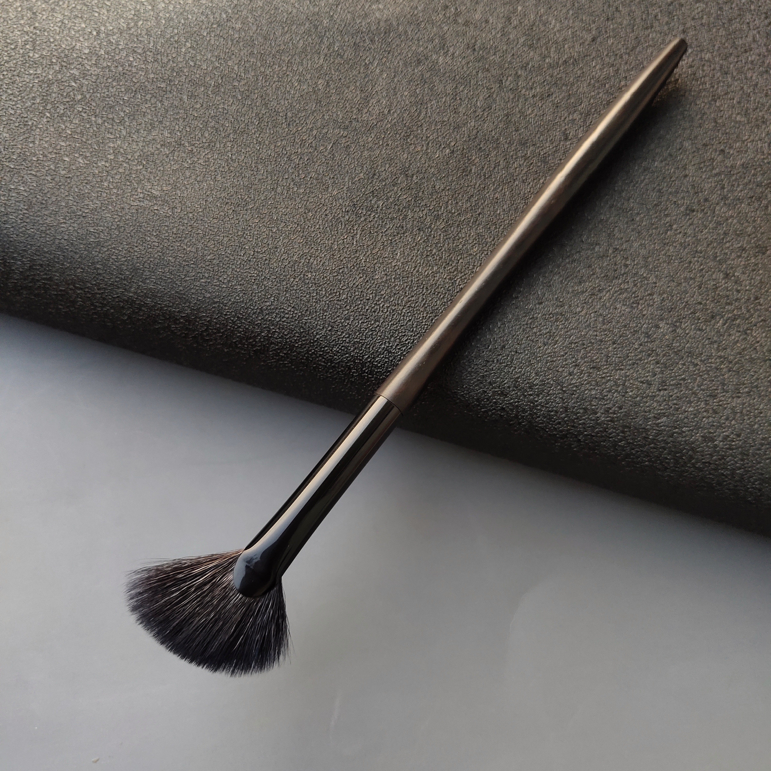 乌木细光锋羊毛斜角扇形高光刷小号腮红刷体谅颧骨眉骨化妆刷送盖,彩妆/香水/美妆工具,化妆刷,淘宝优惠券,粉丝福利购,淘宝优惠卷