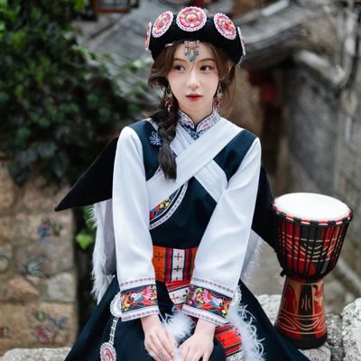 新款纳西族服装女云南丽江表演服
