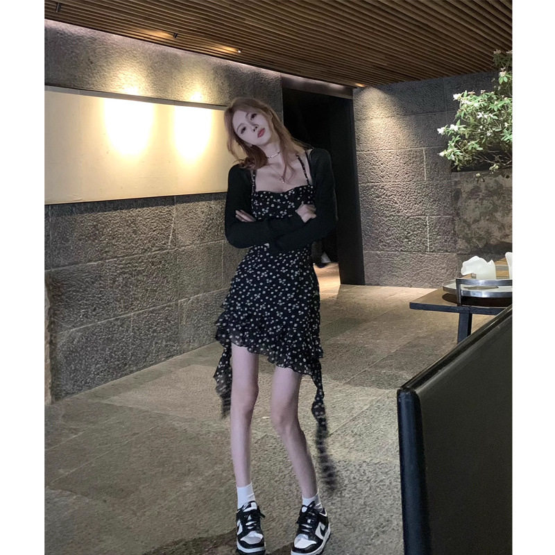 辣妹欲风小个子黑色碎花裙女度假飘带不规则裙子交叉吊带连衣裙