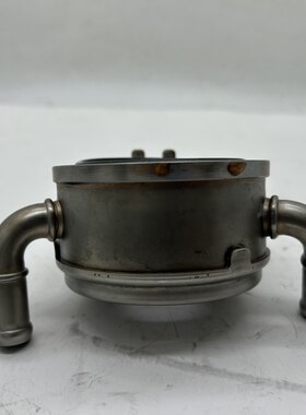 久保田V3307 C3.3B发动机机油冷却器1J700-37011