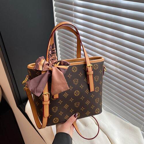 lv5&vv20百搭包包女大容量水桶包斜挎高级感通勤手提百搭单肩托特