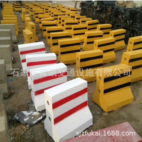水泥隔离墩 护栏水泥隔离墩 水泥隔离墩护栏 混凝土隔离墩 路障厂