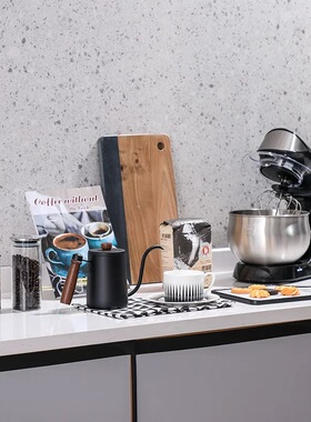 现代轻奢样板房间厨房装饰展厅软装摆台咖啡壶砧板厨师机菜谱摆件