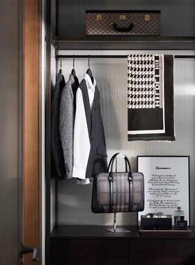 简约现代家居男士衣帽间西装公文包售楼处展厅样板房衣服软装饰品