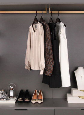 现代样板间女主人衣柜套装组合杏黑衣服包包鞋子香水饰品组合摆件