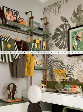 现代样板间儿童房森林动物主题摆件可爱绿色系玩具衣服陶瓷装饰品