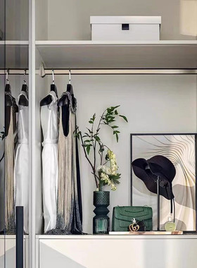 简约样板间现代风女士衣帽间衣服摆件售楼处卧室组合软装套装饰品