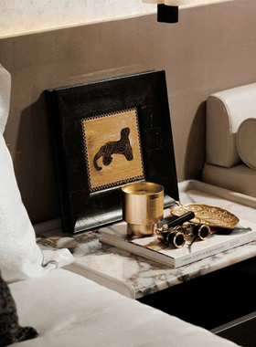 中古轻奢样板间售楼处卧室床头柜装饰画黄铜果盘软装饰品摆件组合