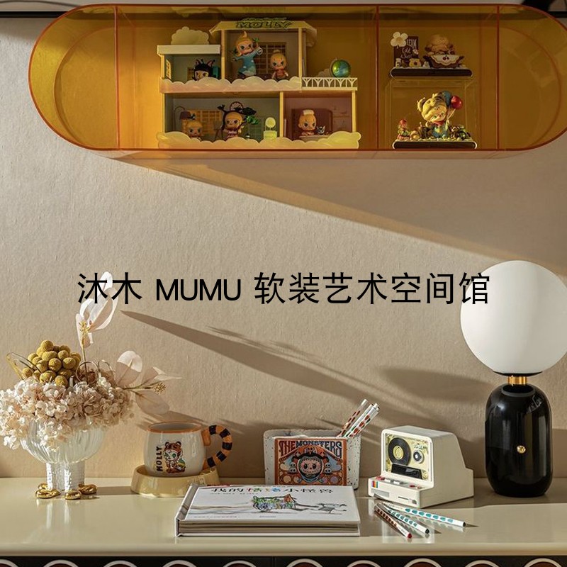 现代轻奢样板间儿童房书桌主题摆件泡泡玛特杯子笔筒书籍创意组合图片