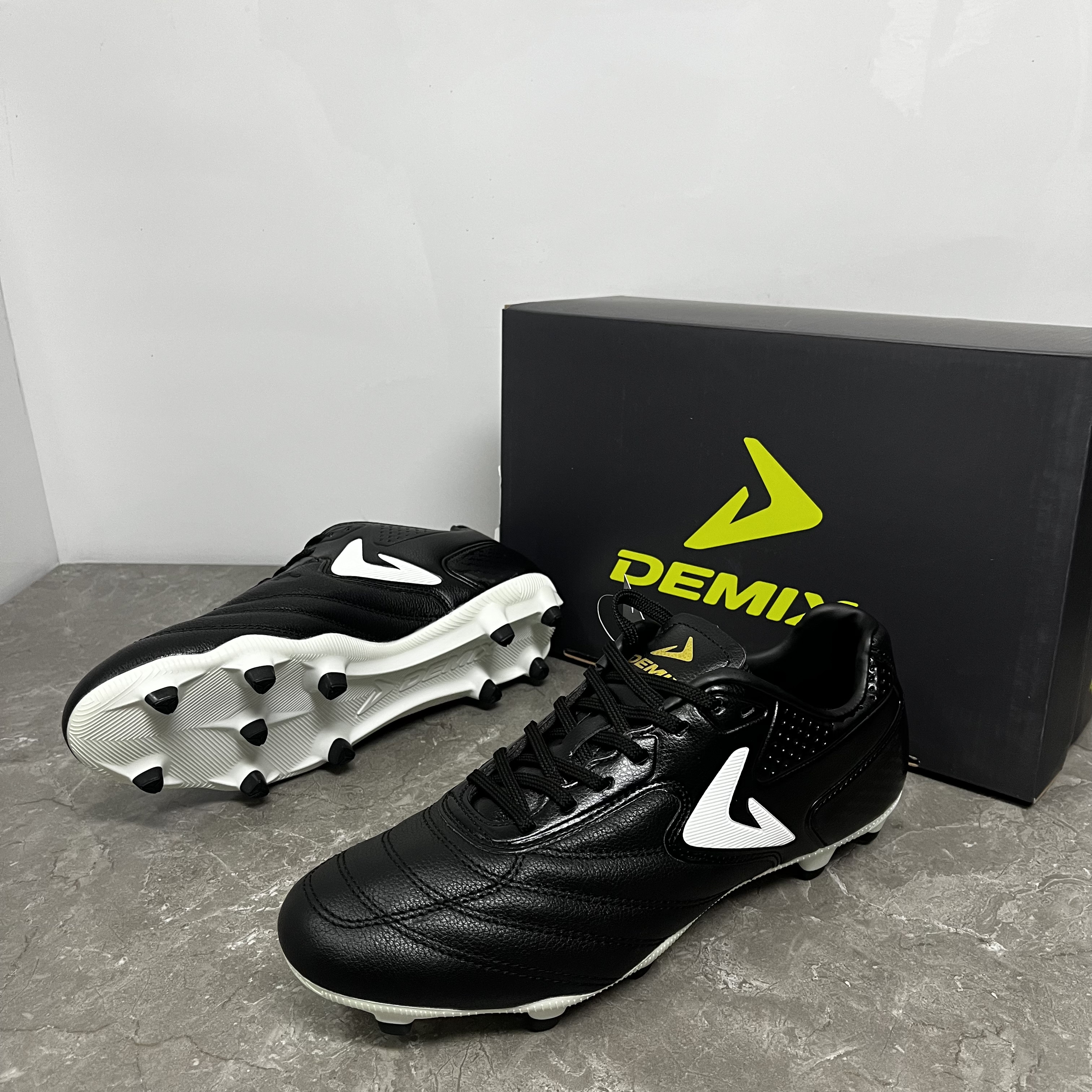 出俄罗斯真皮鞋面FG实战足球鞋轻量外贸长钉职业比赛训练专业草地