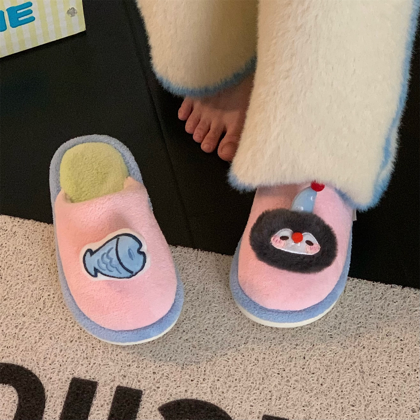 细细条情侣可爱企鹅小鱼毛毛鞋