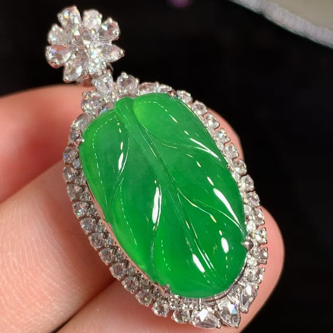 翠秦之皇冰阳绿叶子吊坠 18k金镶嵌天然翡翠A货种老色辣细腻起光