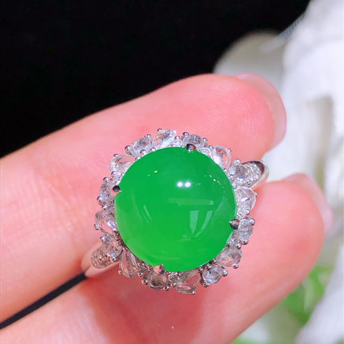 翠秦之皇冰阳绿蛋面戒指 18k金镶嵌天然翡翠A货种色兼备气质优雅