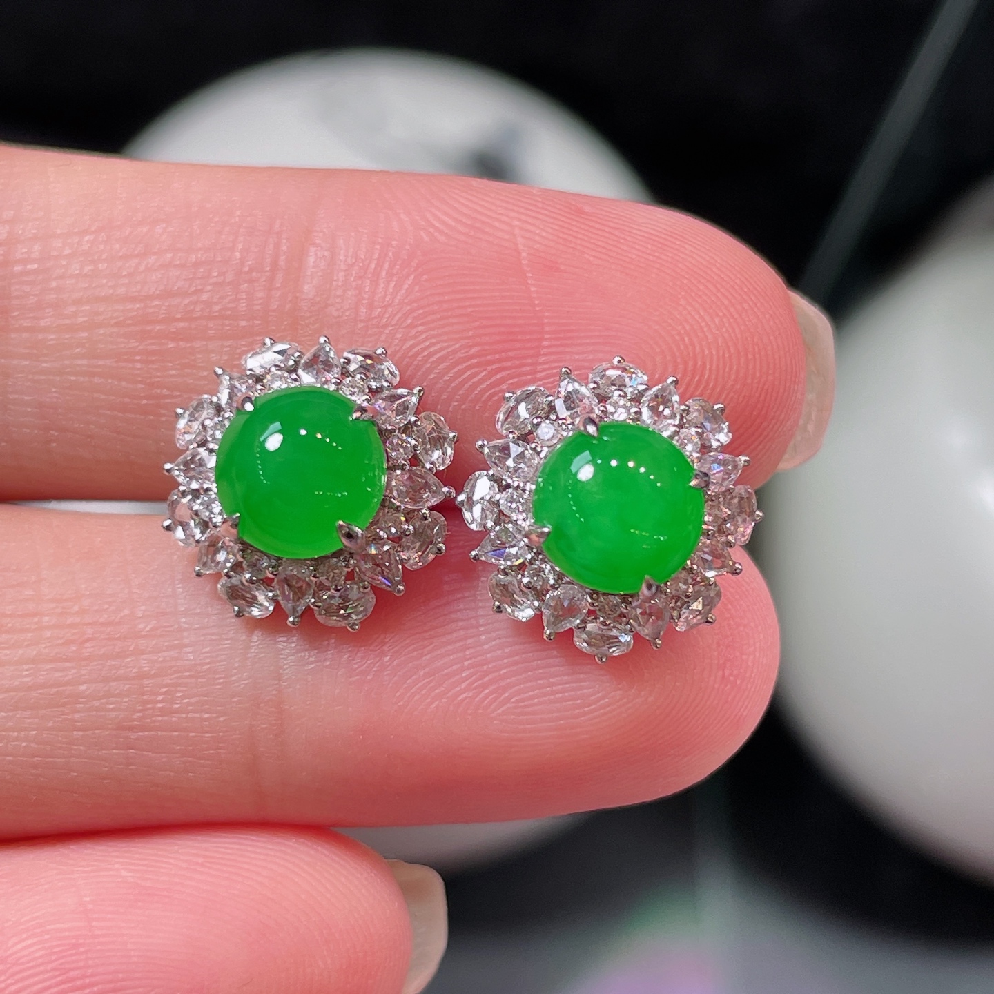 翠秦之皇冰阳绿蛋面耳钉 18k金镶嵌天然翡翠A货种色兼备气质优雅