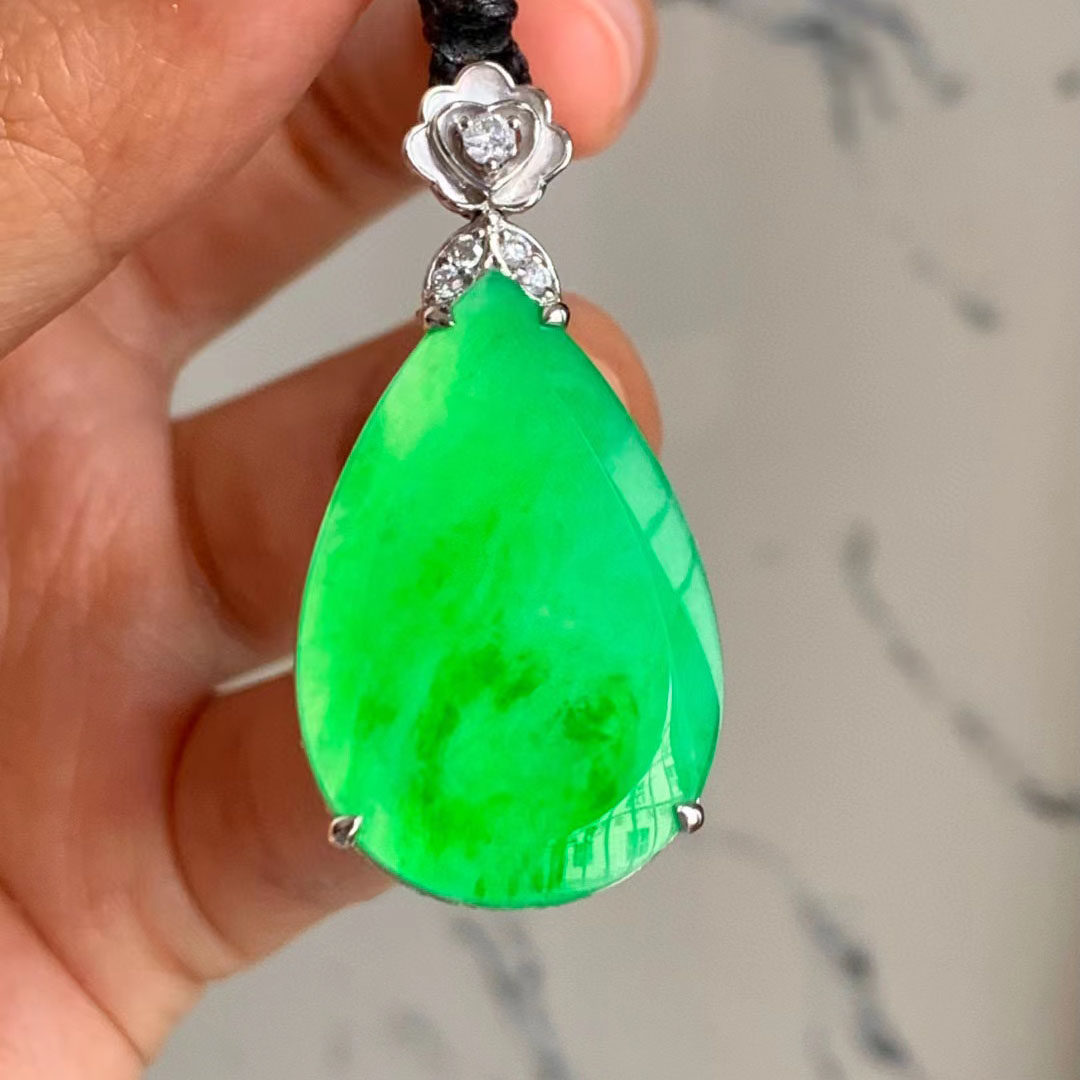 翠秦之皇高冰阳绿水滴吊坠 18k金镶嵌天然缅甸A货翡翠饱满大气