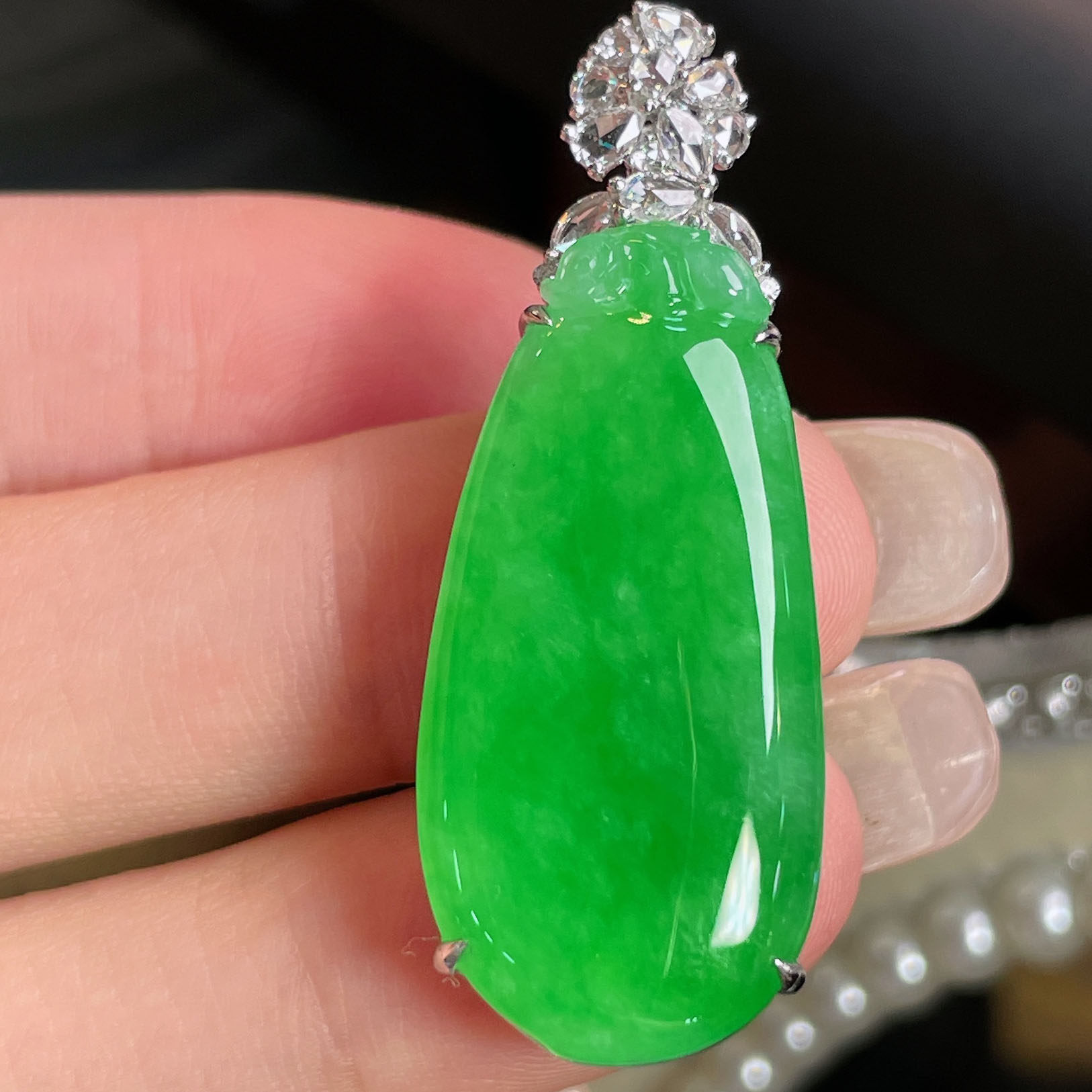 翠秦之皇冰阳绿福瓜吊坠 18k金镶嵌天然翡翠A货种色兼备气质优雅