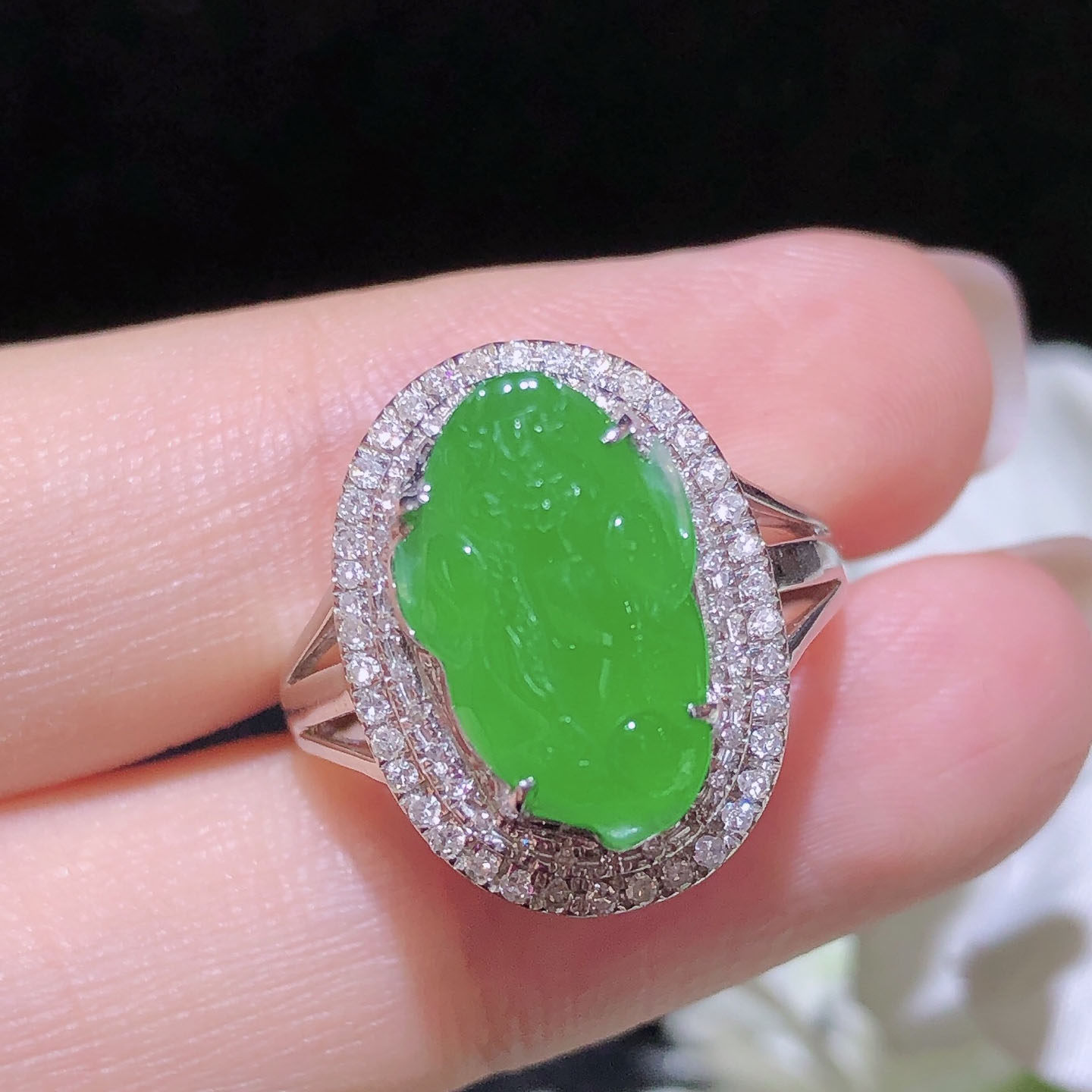 翠秦之皇冰阳绿金蝉戒指 18k金镶嵌天然翡翠A货种色兼备气质优雅