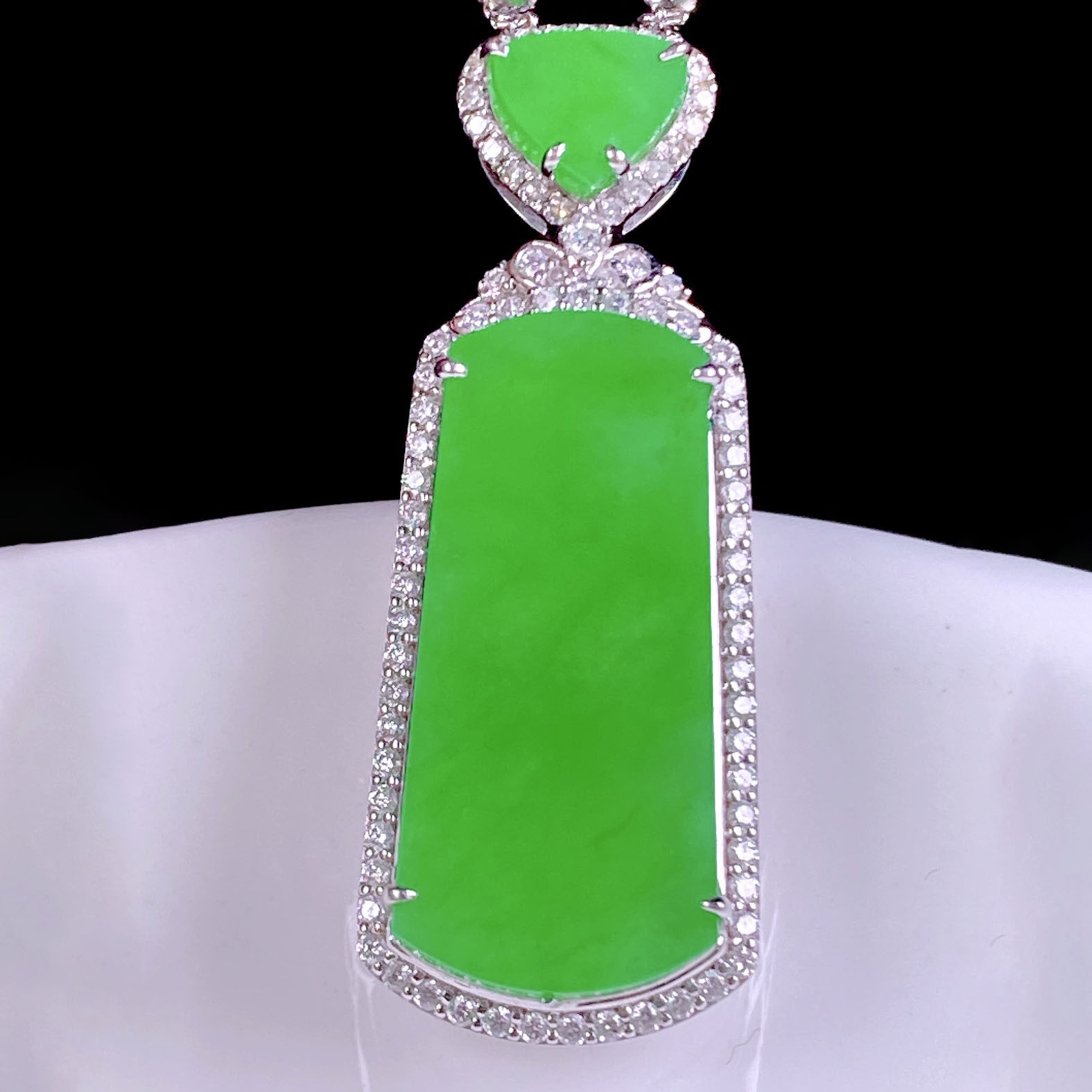 翠秦之皇冰阳绿无事牌吊坠 18k金镶嵌天然翡翠A货高档礼物收藏