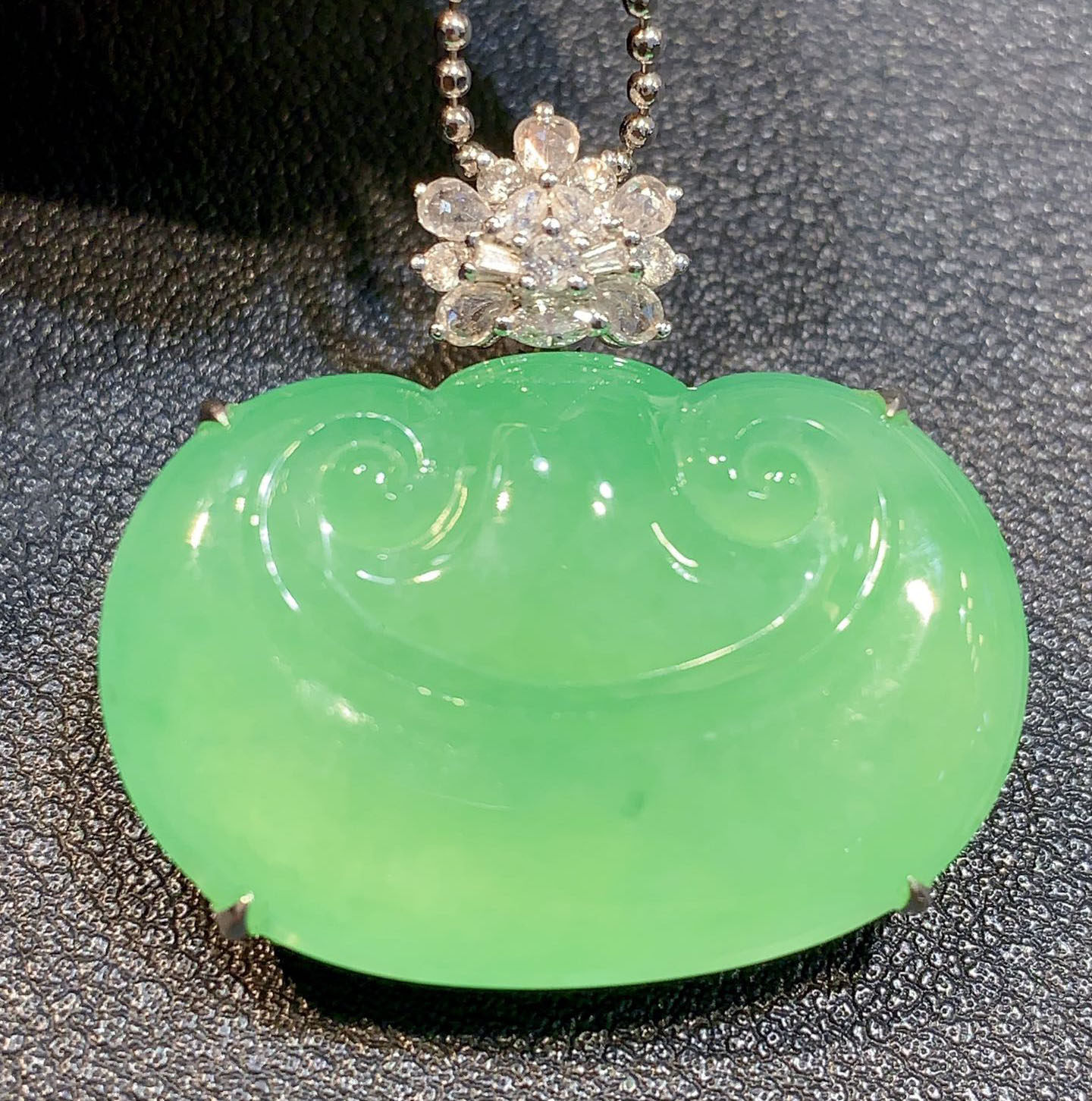 翠秦之皇冰甜绿如意头吊坠 18k金镶嵌天然缅甸a货翡翠饱满大气