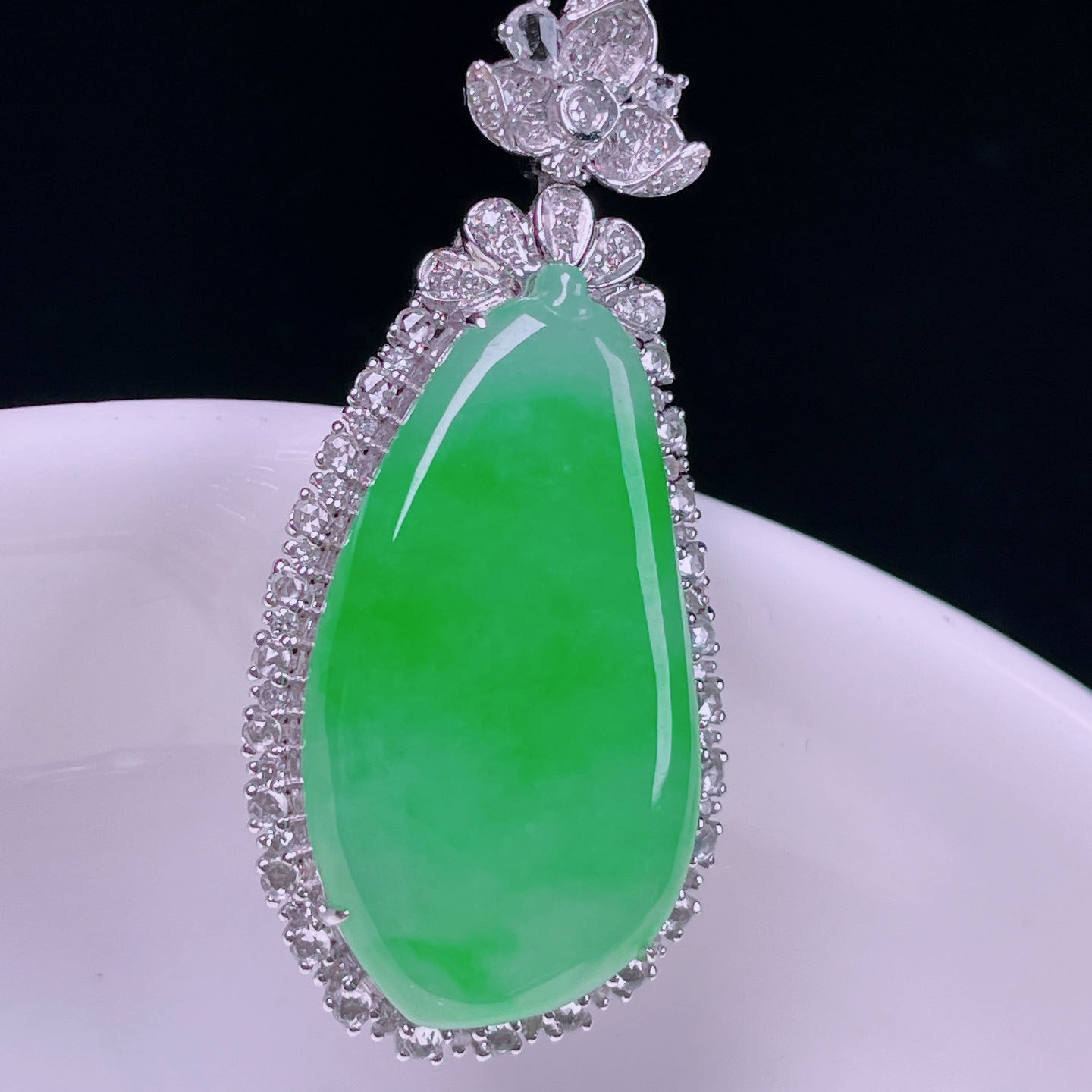 翠秦之皇冰辣绿福瓜吊坠 18k金镶嵌天然翡翠A货种色兼备气质优雅