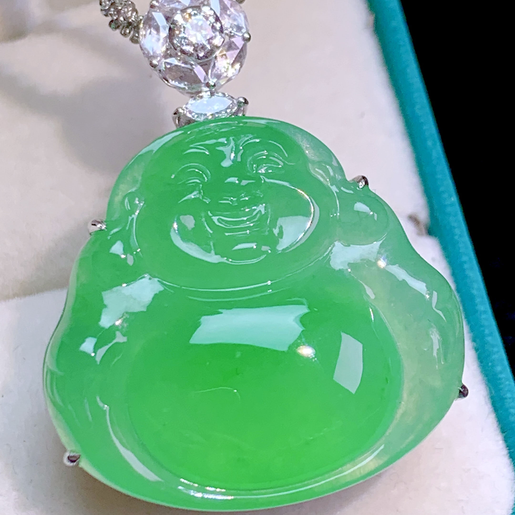 翠秦之皇冰阳绿佛公吊坠 18k金镶嵌天然翡翠A货种色兼备气质优雅