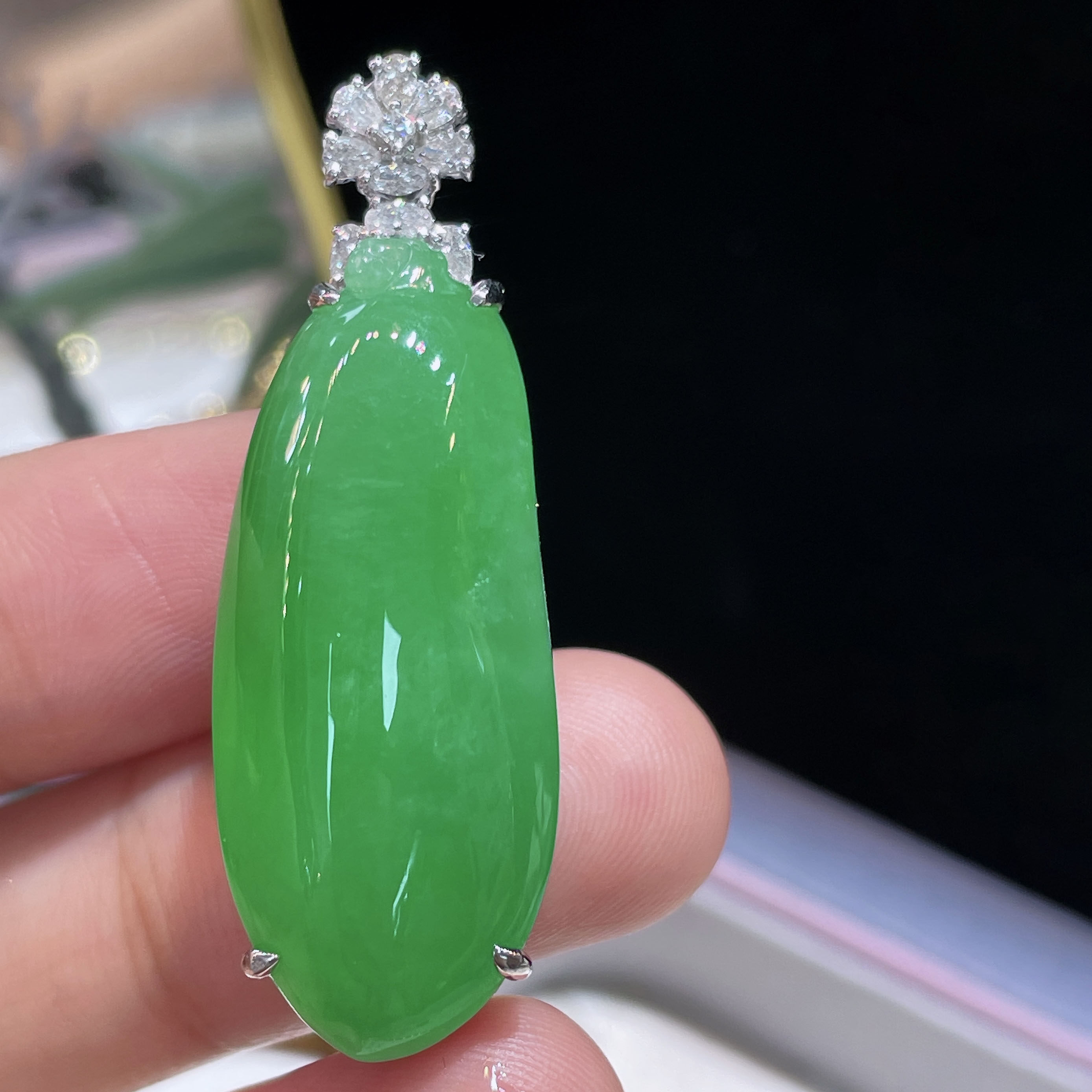 翠秦之皇满绿福瓜吊坠 18k金镶嵌天然缅甸A货翡翠饱满大气起光