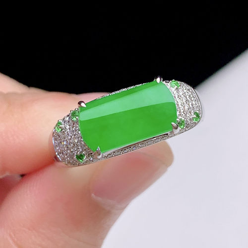 翠秦之皇冰阳绿马鞍戒指 18k金镶嵌天然缅甸A货翡翠饱满大气起光