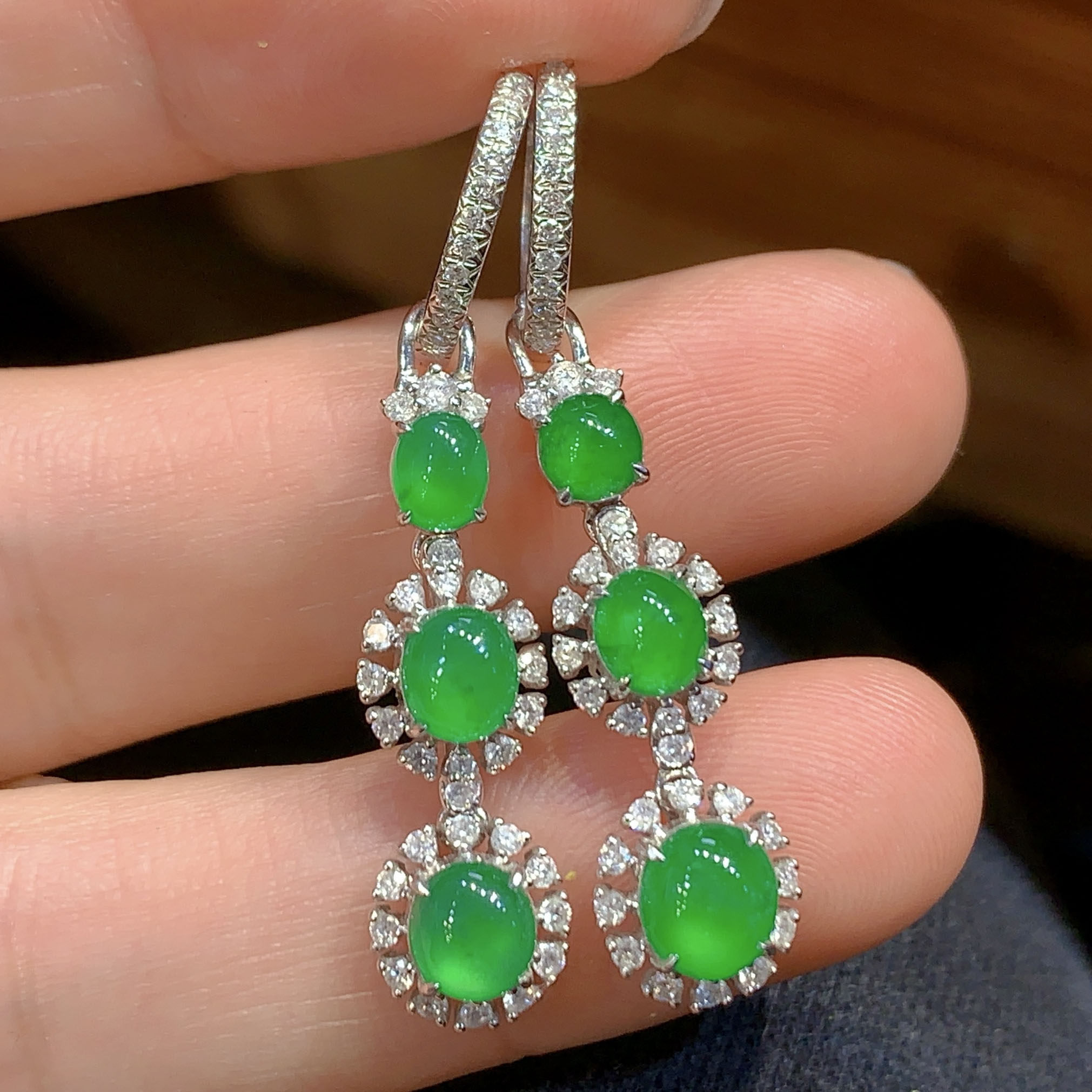 翠秦之皇冰阳绿蛋面耳环 18k金镶嵌天然翡翠A货种色兼备气质优雅,珠宝/钻石/翡翠,耳饰,淘宝优惠券,粉丝福利购,淘宝优惠卷