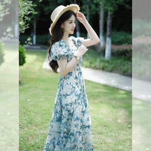 方领碎花雪纺连衣裙女夏季 茶歇法式 海边度假超仙沙滩气质蓝色裙子