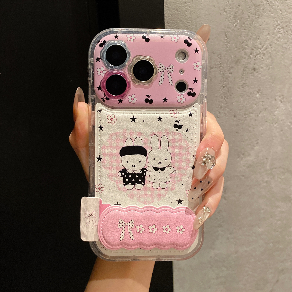 宏界 奶萌可爱粉色格纹爱心米菲兔适用苹果17ProMax手机壳iphone15新款16pro皮纹13折叠支架14pro防摔保护套