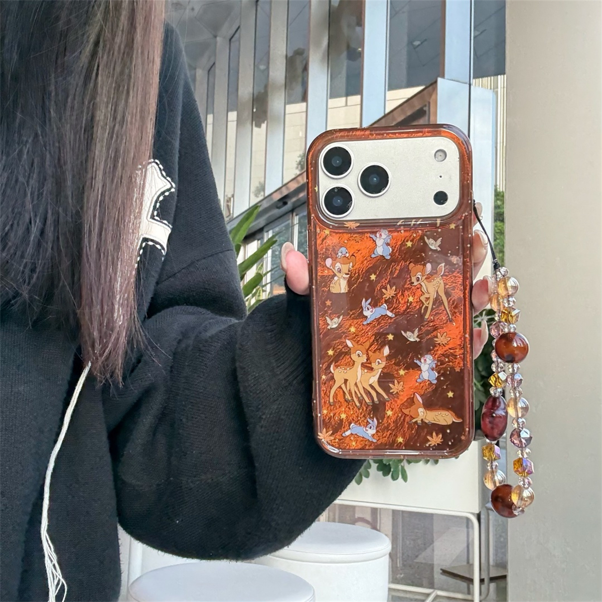 宏界 秋冬棕色锡纸纹枫叶小鹿斑比带链条适用苹果17ProMax手机壳iphone15Pro新款16pro硅胶14pro防摔13保护套