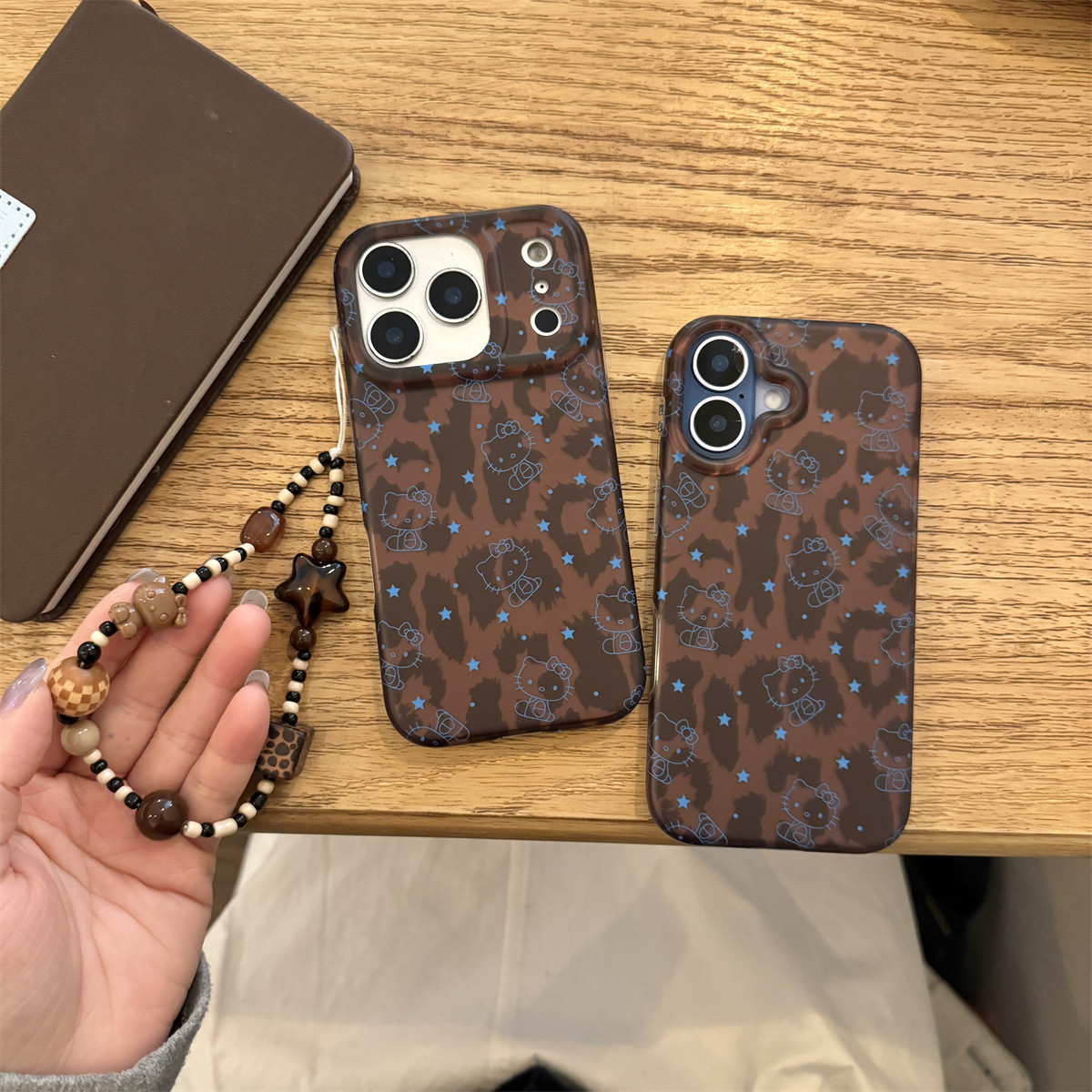 宏界 复古棕色豹纹可爱涂鸦星星猫咪适用苹果17ProMax手机壳iphone15新款16pro硅胶13女款14pro防摔保护套