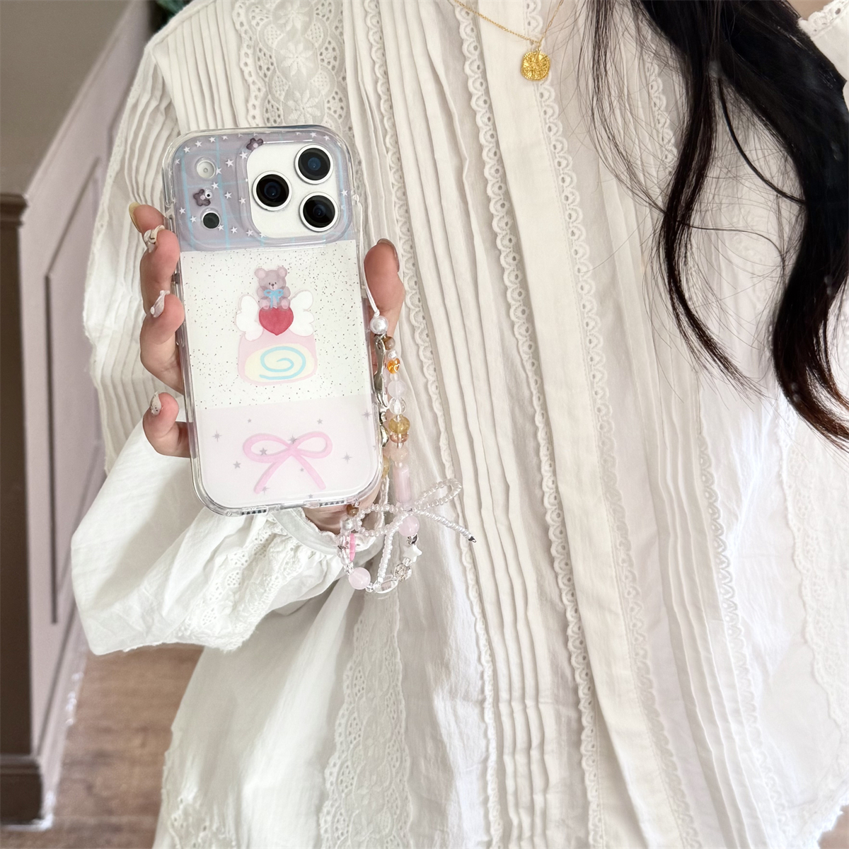 宏界 简约泼墨拼接蝴蝶结瑞士卷小熊适用苹果17ProMax手机壳iphone15新款16pro硅胶13女款14pro防摔17保护套