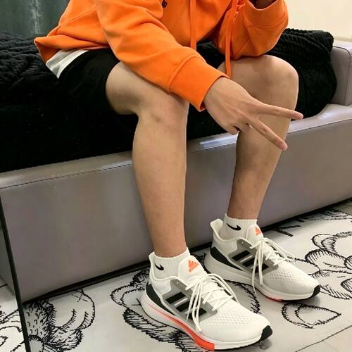 阿迪达斯EQ21RUN男低帮跑步鞋