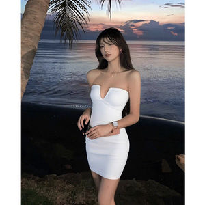 白色一字肩抹胸连衣裙女夏季轻奢性感精致高级感女神范包臀短裙子