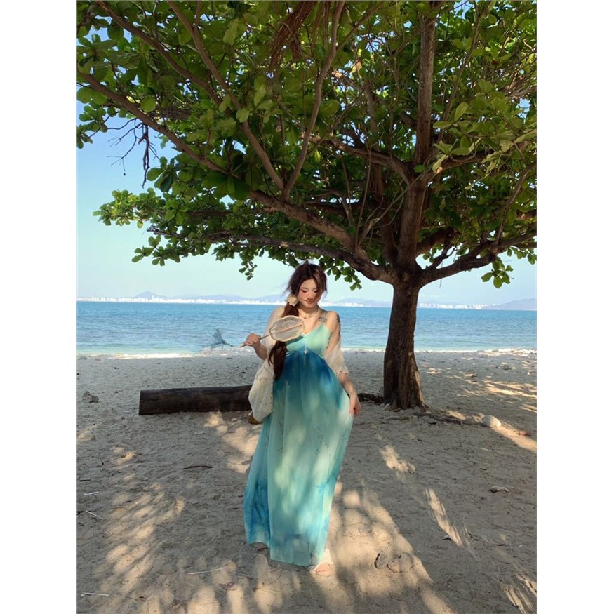 海边度假碎花吊带连衣裙