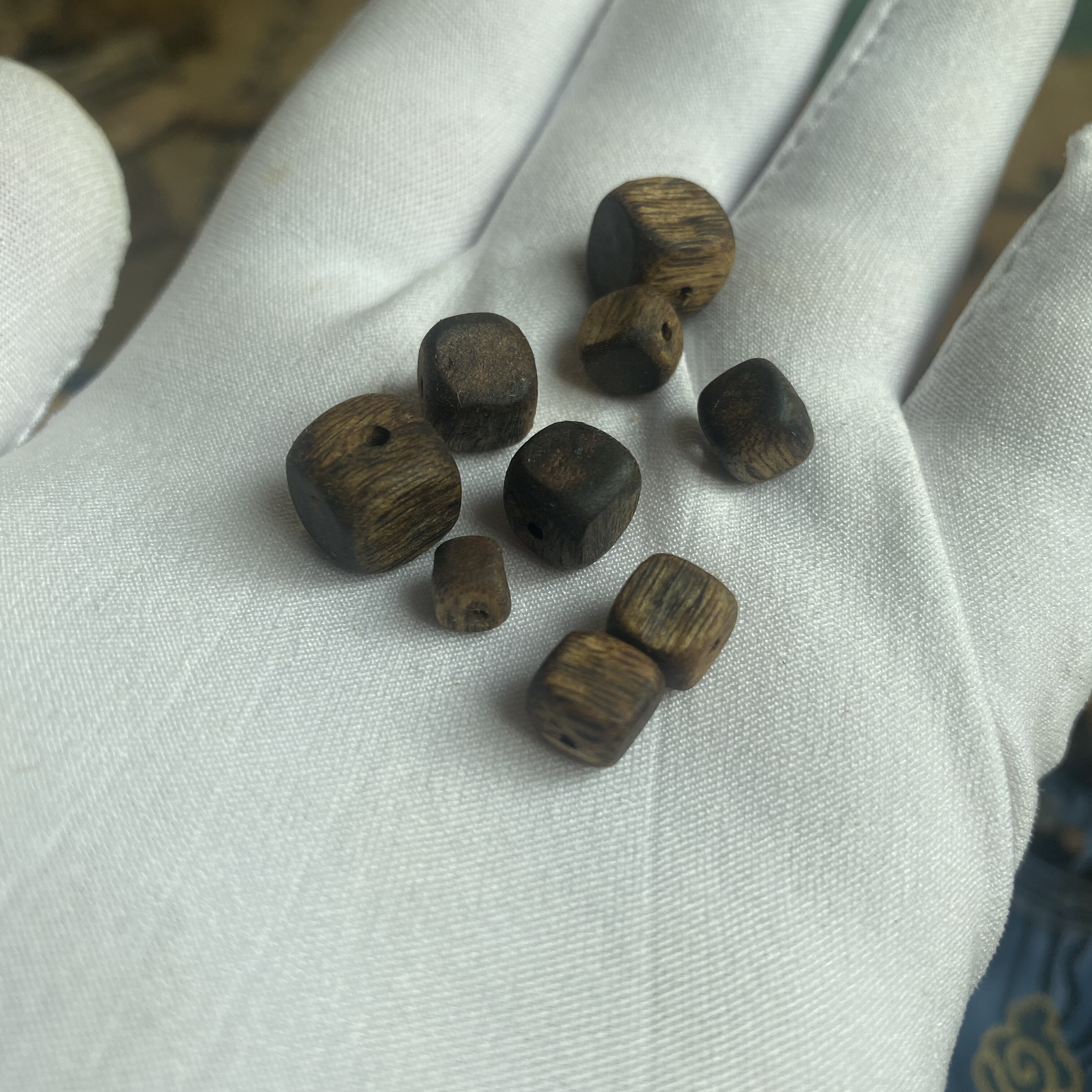 天然沉香方形方珠散珠子