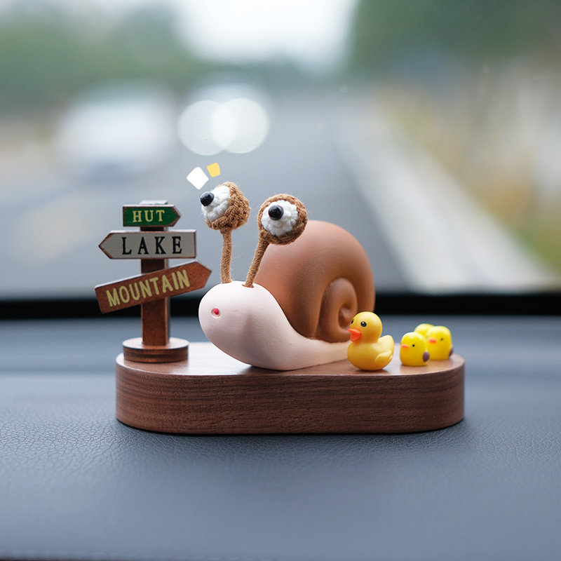 高档蜗牛胡桃木汽车摆件