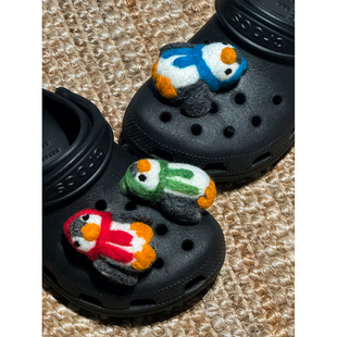 饰配件立体羊毛毡围脖小企鹅鞋 扣适配crocs装 花 配饰鞋 可爱洞洞鞋