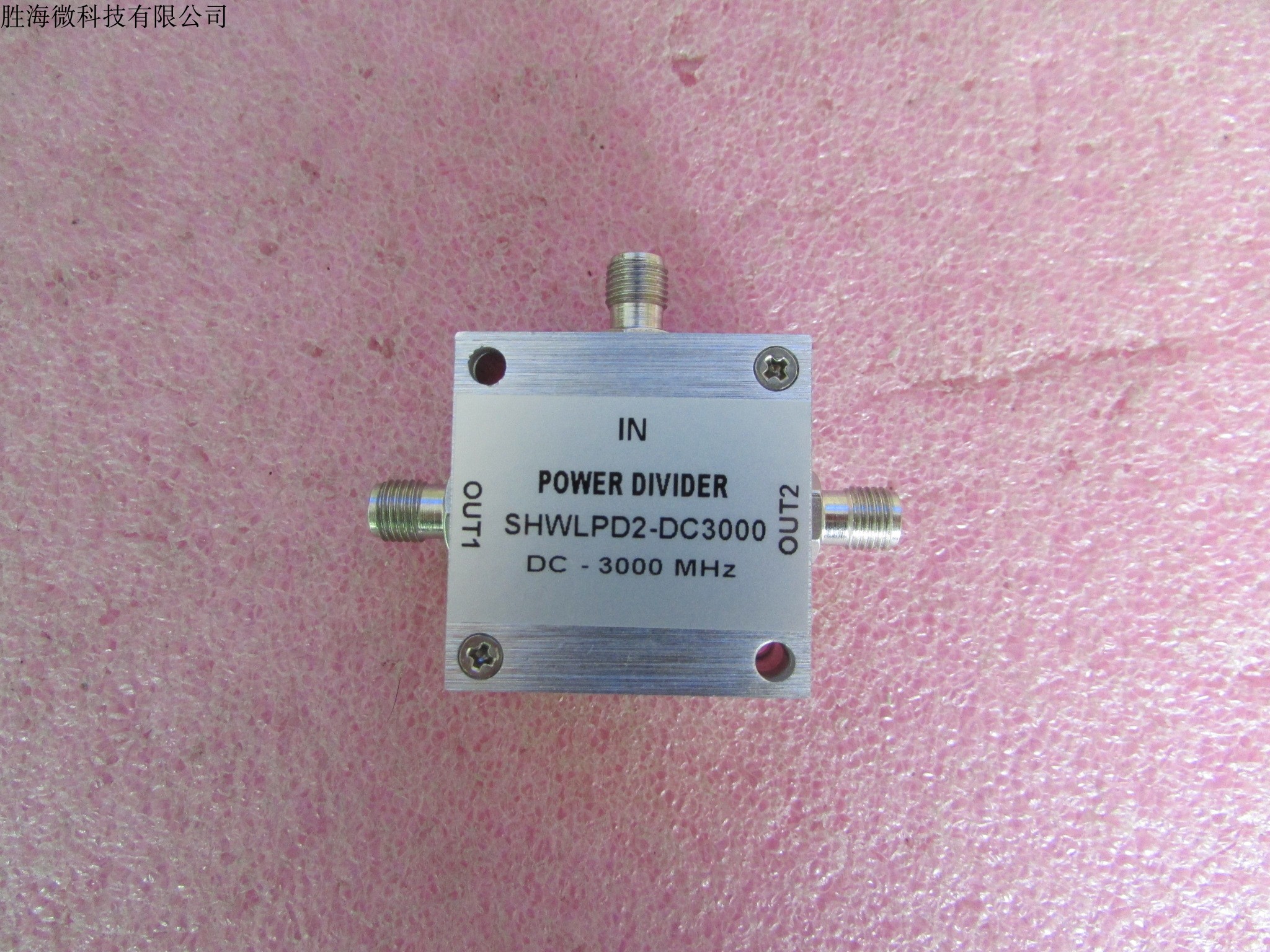 SHWLPD2-DC3000  DC-3000MHz SMA 一分二 射频 微波 同轴 功率功分器  产品名称：  功分器  主要技术指标： 型号：SHWLPD2-DC3000 频率范围：DC-3000MHz 输入功率：1W         接  头：SMA 母