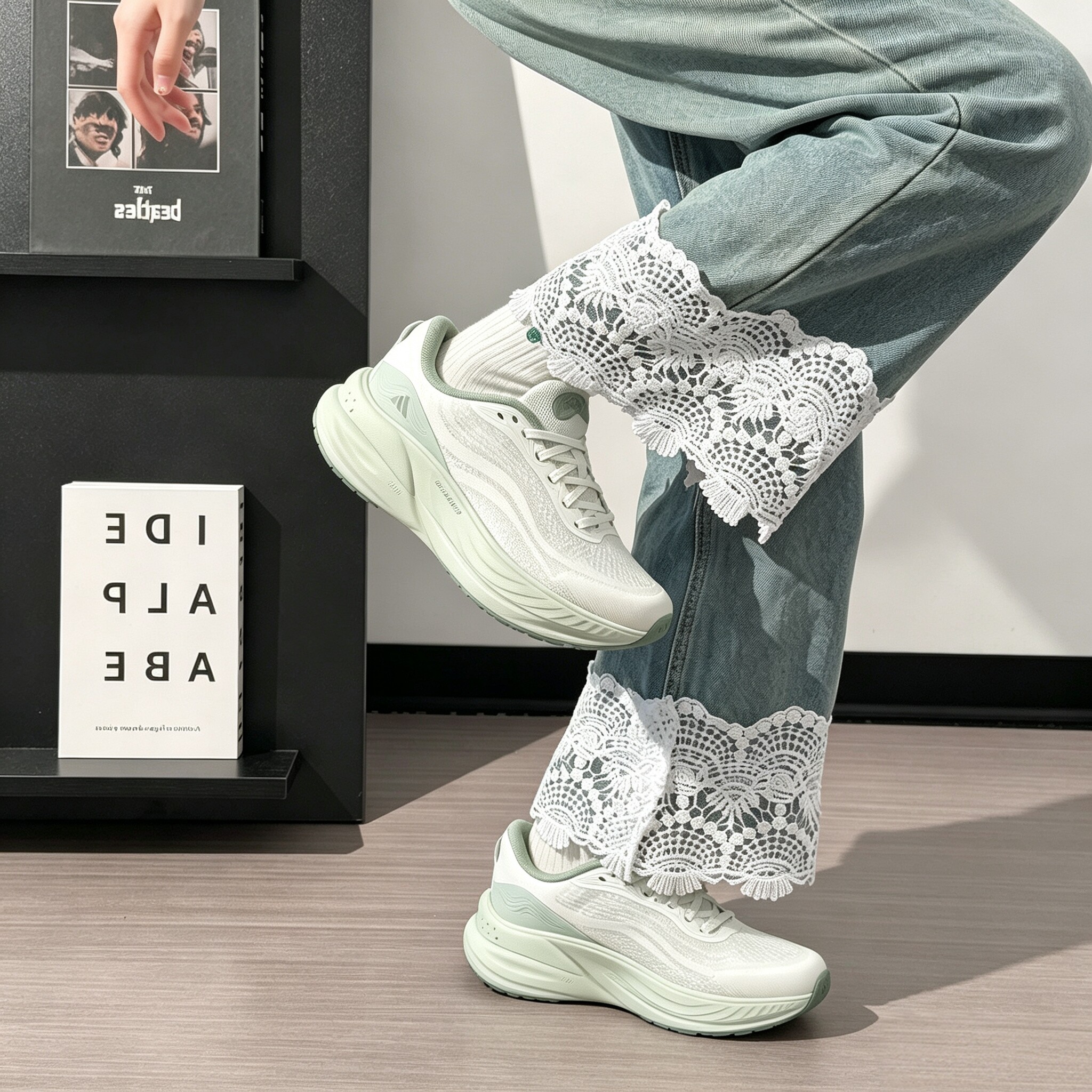 adidas阿迪达斯运动鞋女款跑步鞋透气轻便减震白色跑鞋KJ0216