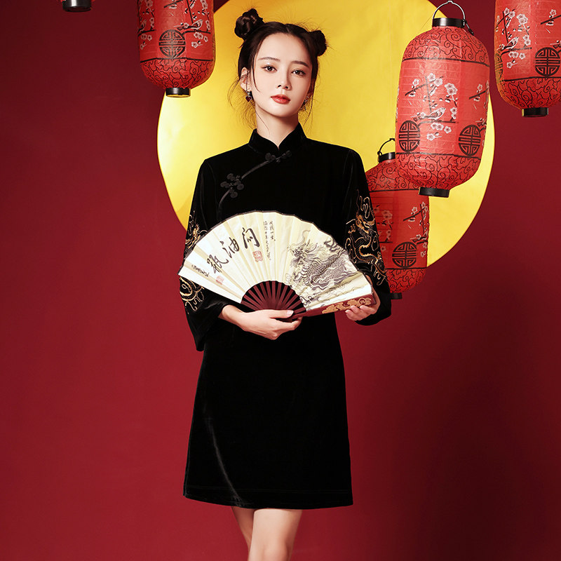 国潮旗袍2022年新款年轻款少女改良黑色金丝绒中国风小个子连衣裙