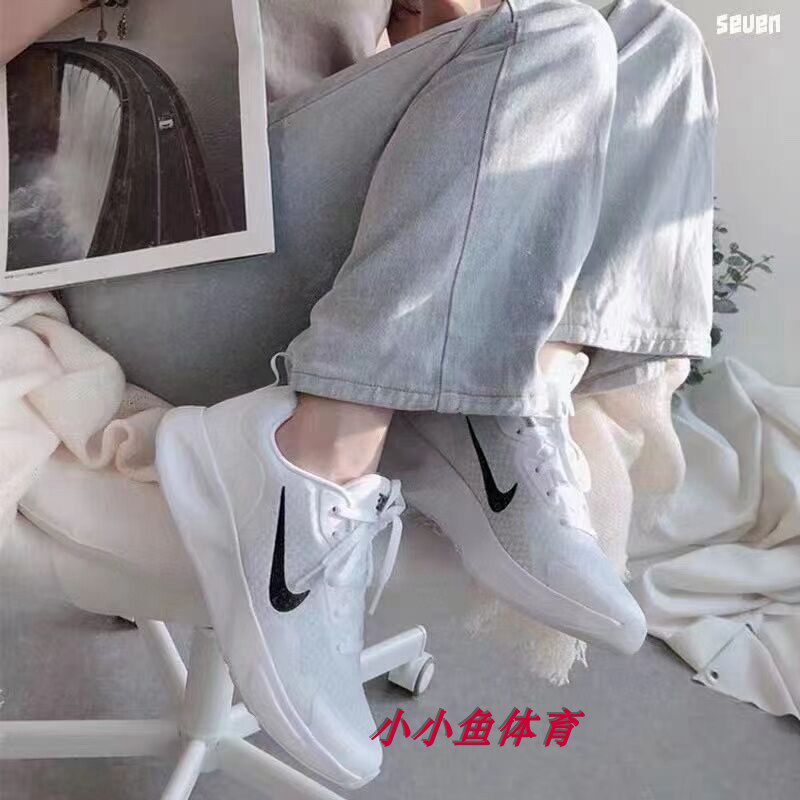 耐克舒适女子系带休闲运动