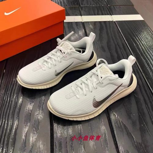 NIKE女子跑步鞋轻便透气