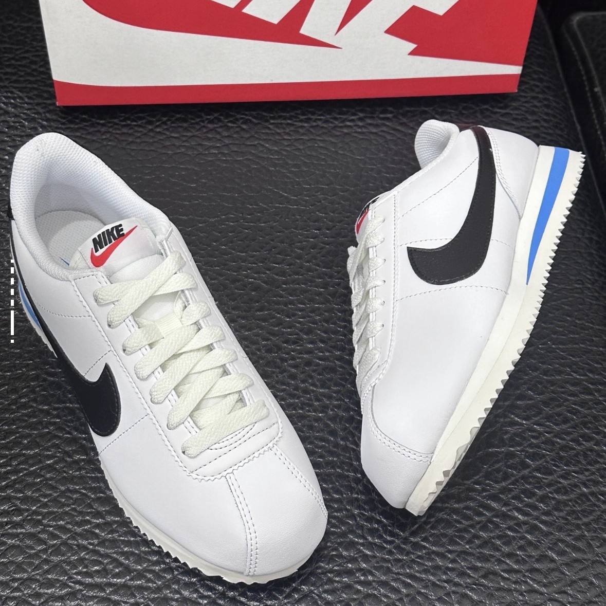 Nike女子春夏跑步鞋复古