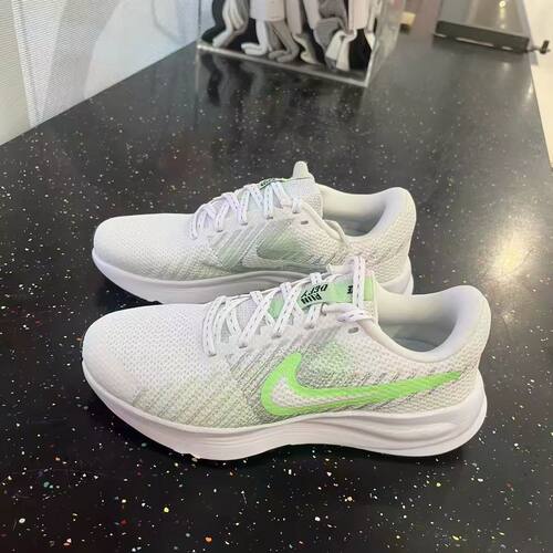 Nike/耐克 女子舒适透气防滑低帮运动训练减震跑步鞋HM9593-112