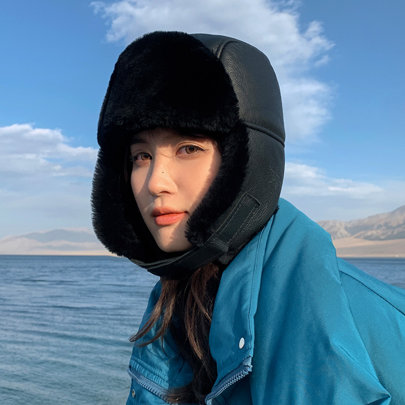休闲百搭羊毛皮毛一体雷锋帽女士护耳真毛皮草帽子黑色真皮飞行帽